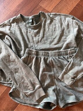 Wild Fable Olive Green Sweatshirt & Shorts Set